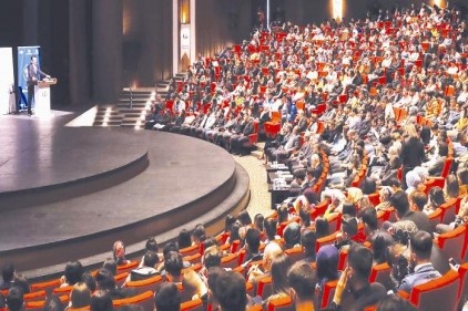 Dinamik nüfusumuzu geleceğe sağlıklı taşımalıyız