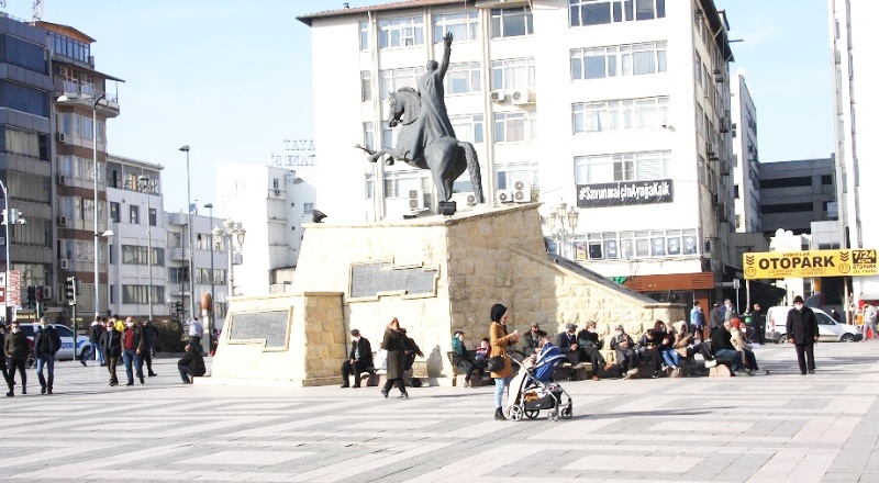 Dip dibe, güneşli havanın tadını çıkardılar