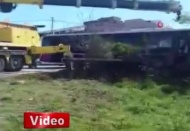 Direksiyon başında fenalaşan otobüs sürücüsü gecekonduya çarptı