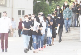 Diş hekimi kisvesi ile swinger partilerine katılan su tesisatçısı, çiftleri dolandırmış