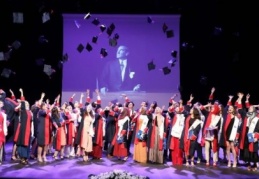 Diş Hekimliği Fakültesi öğrencileri diploma aldı
