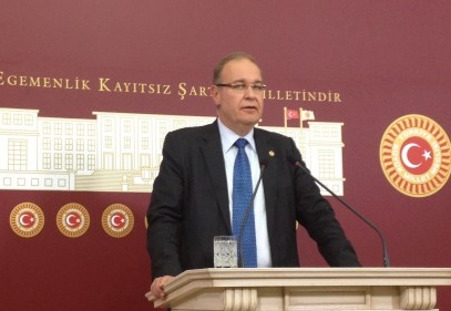 Dış ticarete kapalı ve verimliliği düşük sektörlerde istihdam yaratmak sorunu çözmez
