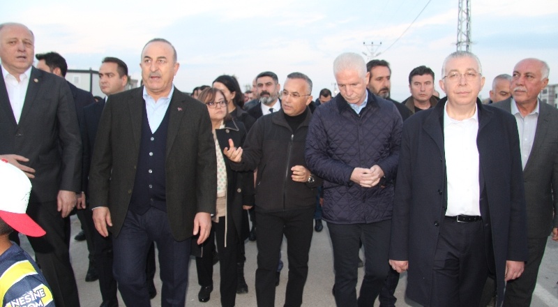 Dışişleri Bakanı Çavuşoğlu iftarını depremzedelerle yaptı