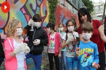 Disleksili çocuklar VR ile sanal gezintiye çıktı, graffiti ile Beşiktaş duvarlarını renklendirdi