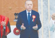 Diyanet, dine de devlete de yük