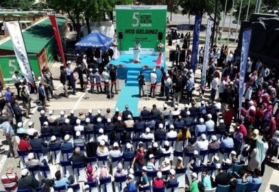 Diyanet Vakfı ile birlikte düzenlenen fuarda dini ağırlıklı kitaplar sergileniyor