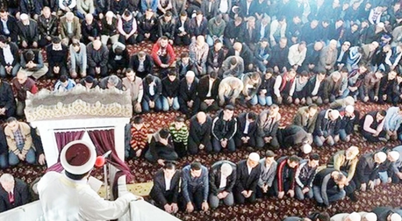 Diyanet'ten 81 ile 'saf düzeni' emri: Camilerde 'sosyal mesafe' kaldırıldı