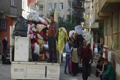 Diyarbakır&#8217;daki patlamanın ardından bölgede göç başladı