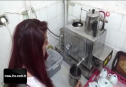 Diyarbakırlı genç kız, üniversiteye gidebilmek için çay ocağı işletmeye başladı