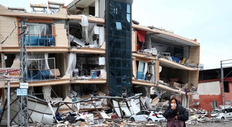 Doç. Dr. Ali İhsan Ökten, deprem sonrası sağlık hizmetinin yetersiz oluşuna dikkat çekti