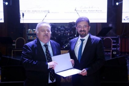 Doç. Dr. Murat Ulutaş&#039;a yılın bildirisi birincilik ödülü 