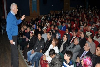 Doğan Cüceloğlu: &#8216;Aile içinde iletişim çok önemli&#8217;