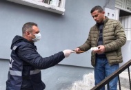 Doğru cevap veren vatandaşlarımıza çeşitli hediyeler veriyoruz