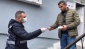 Doğru cevap veren vatandaşlarımıza çeşitli hediyeler veriyoruz