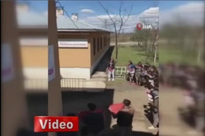 Doktora sevgi seli sosyal medyada gündem oldu