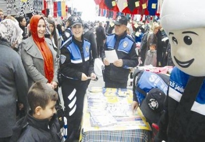 Dolandırıcılık, kapkaç, evden hırsızlık için uyarı broşürü dağıtıldı