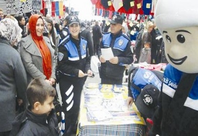 Dolandırıcılık, kapkaç, evden hırsızlık için uyarı broşürü dağıtıldı