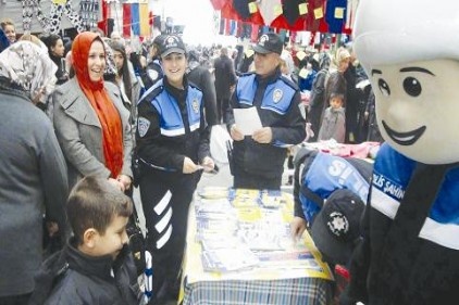 Dolandırıcılık, kapkaç, evden hırsızlık için uyarı broşürü dağıtıldı