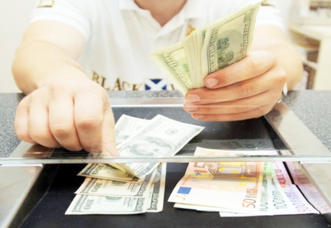 Dolar, 11 TL'ye yaklaştı; gözler Merkez Bankası'nın faiz kararında