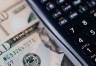 Dolar, 9,81 seviyelerinde seyrediyor