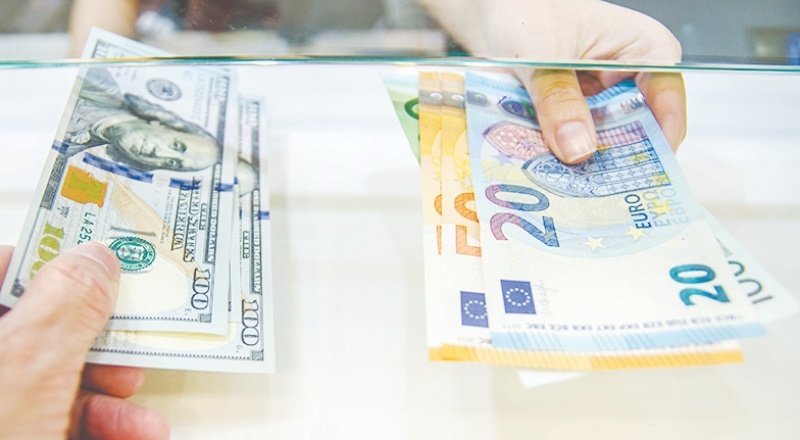 Dolar haftaya 8.48 seviyesinden başladı, euro 9.94