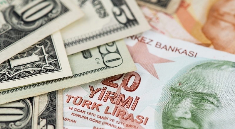 Dolar, Türk lirası karşısında 8.5456 TL  ile yeni rekorunu kırdı. Euro 10 TL'yi aştı 