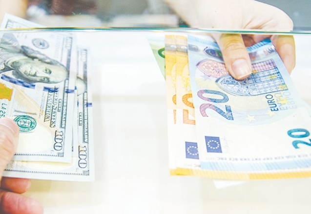 Dolar yeni haftaya 8.66 seviyesinden başladı; Euro 10.28