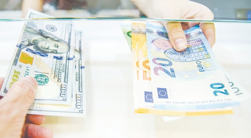 Dolar yeni haftaya 8.66 seviyesinden başladı; Euro 10.28