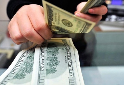 Dolar yeni haftaya rekorla başladı; 17,60 TL'yi aştı