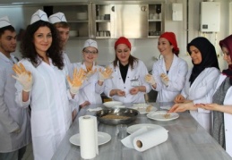 Dolma dodurup, yuvarlama yaptılar