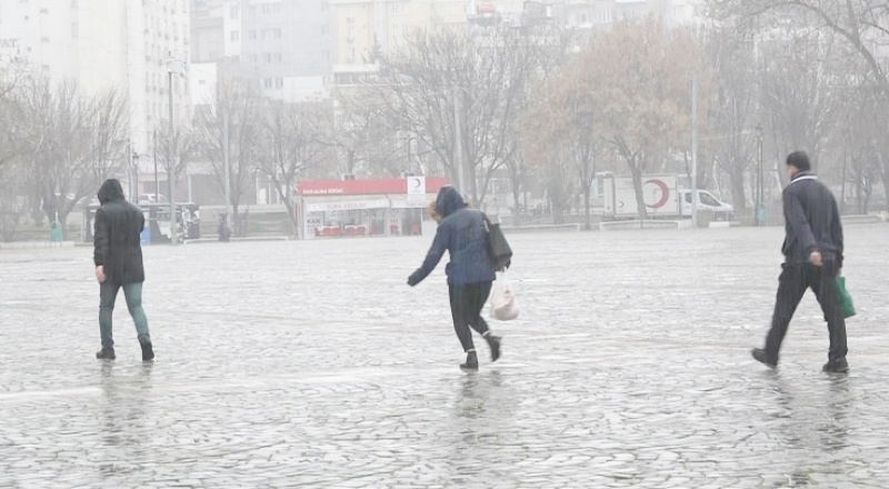 Akşamüzeri dolu ve sağanak yağmur etkili oldu