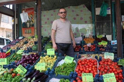 Domates ve patates hırsızı güvenlik kamerasına yakalandı 