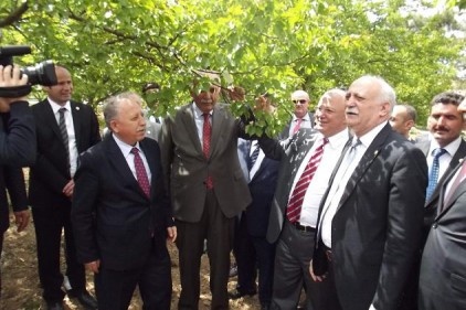 Dondan zarar gören çiftçinin yaralarının sarılması lazım