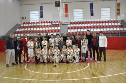 Dört ayrı şampiyonada dört şampiyonluk kazandı 