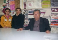 Dört kuşaktan gelen eşarp satışı 