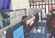 Döviz bozduranlarda işlem sırasında kimlik ibrazı, endişeye neden oldu