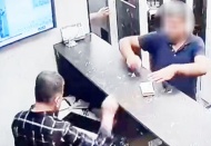 Döviz bürosu bin euro fazla verdiği müşterisini bekliyor