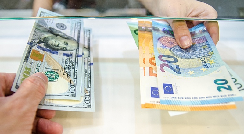 Döviz hesapları yine arttı, vatandaş 1.3 milyar dolar daha aldı