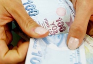 Döviz kurları haftaya sert yükselişle başladı