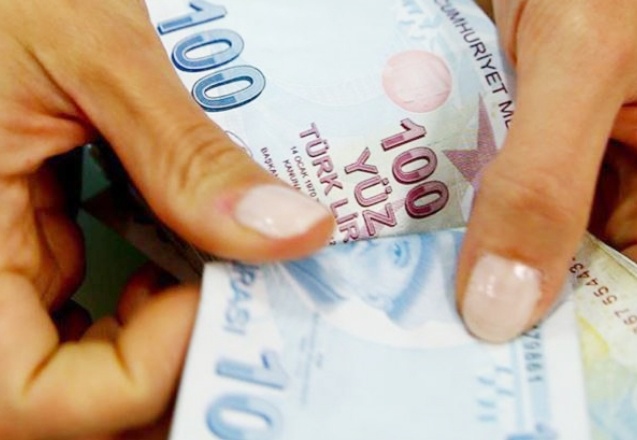 Döviz kurları haftaya sert yükselişle başladı