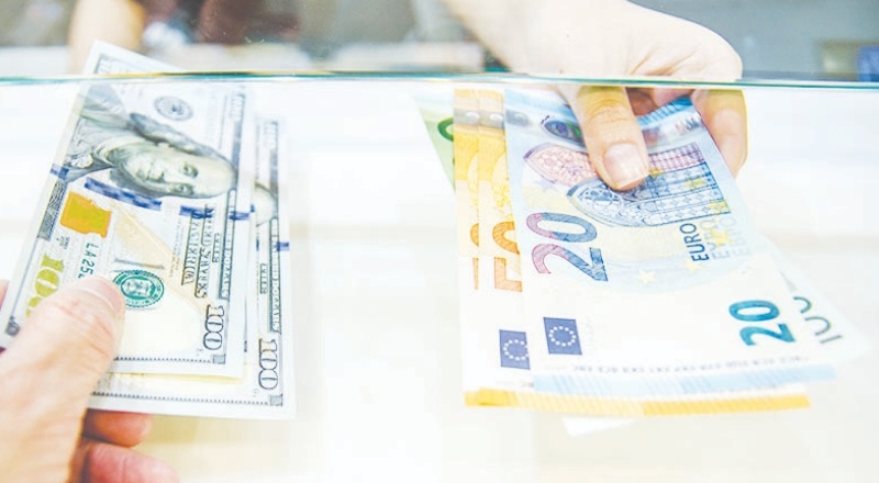 Döviz kurları yeni haftaya yatay seyirle başladı; dolar 8.31
