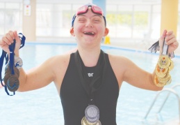 Down sendromlu İrem engellere kulaç atıyor