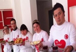 Down sendrumlu çocuklar kafeleri renklendirecek