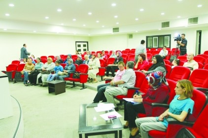 Down Sendrumlu çocukların aileleri eğitiliyor