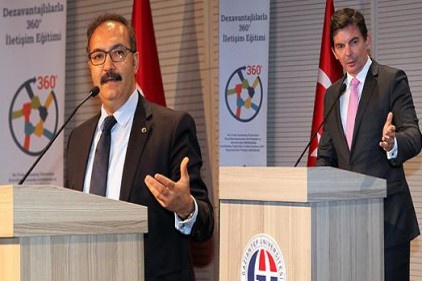 Down sendrumlu çocukların gösterisine Larsen&#8217;den alkış