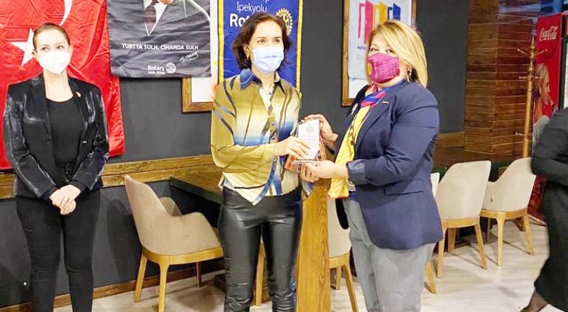Dr. Belgin İkidağ’a üstün hizmet ödülü