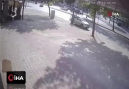 Drift yaparken kaldırımdaki adamı ezdi