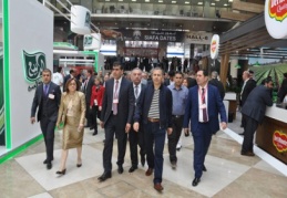 Dubai’de ihracatçılara moral verdiler