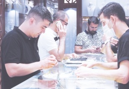 Düğün sezonu açıldı, kuyumcularda yoğunluk arttı