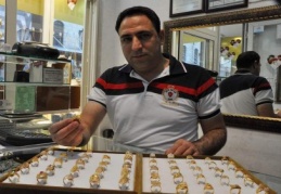 Düğün sezonu birçok sektörü olduğu  gibi kuyumcuları da memnun etti